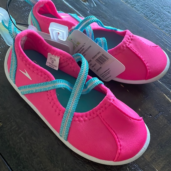 Pink speedo water shoes 7-8 medium new